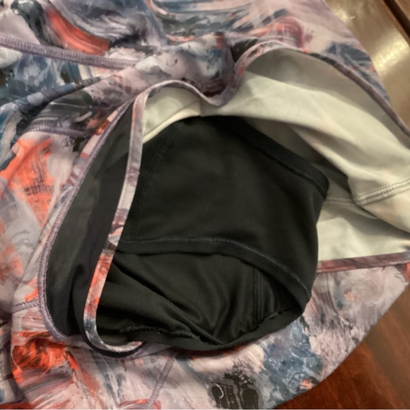 lululemon Hotty hot Shorts high rise 4 inch - Picture 5 of 6